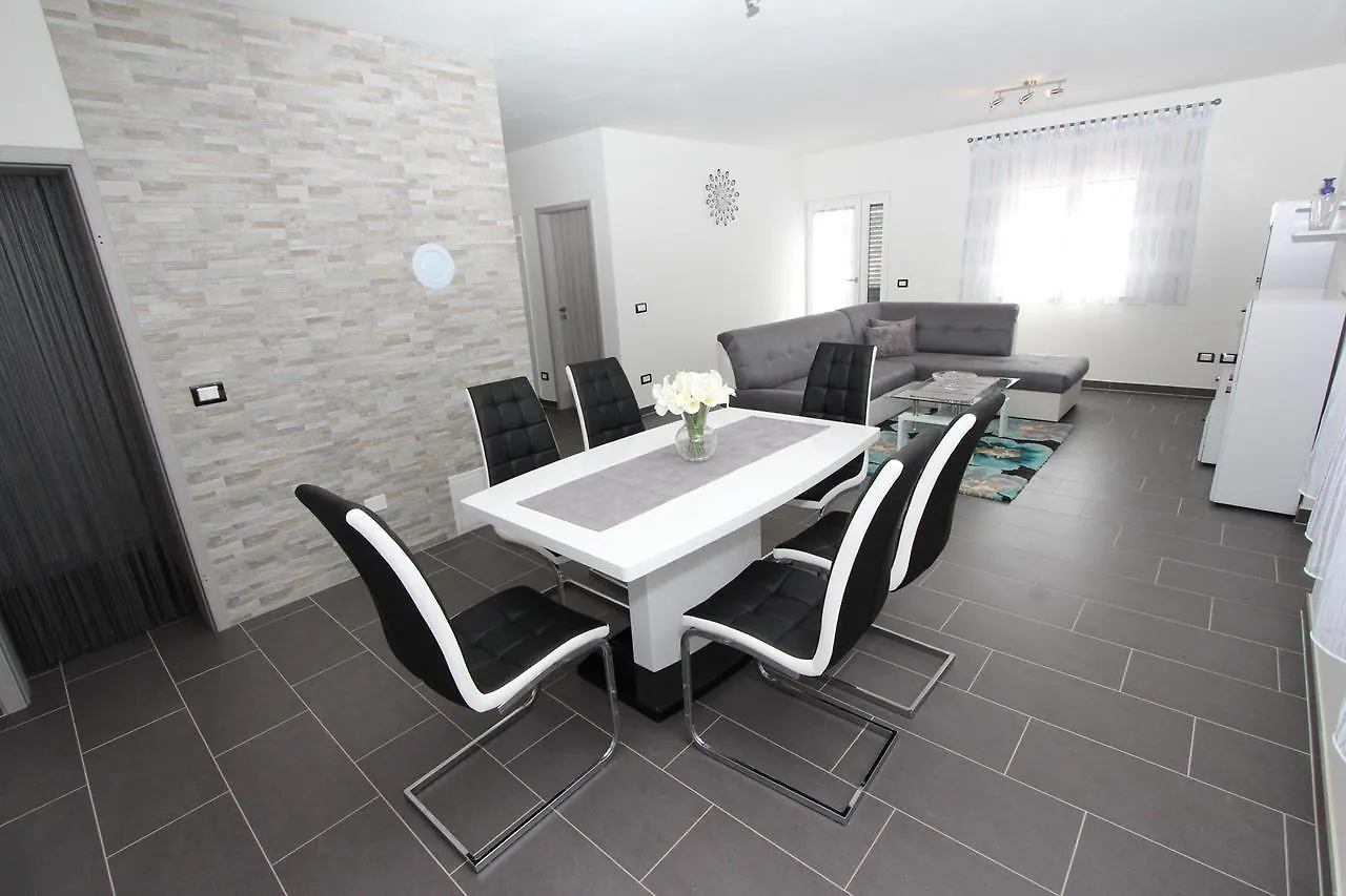 Apartment Mondelaco Rovinj